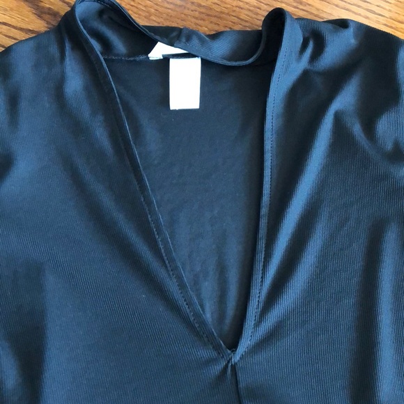 Black long sleeve with deep-v cut - Picture 2 of 2